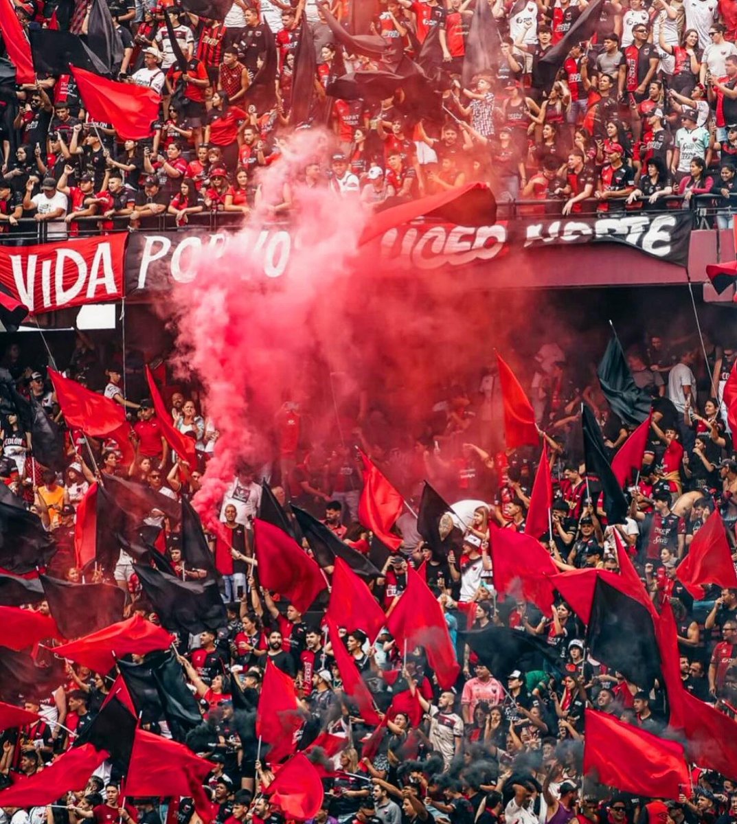 Jugando en la segunda categoría y transitando uno de sus peores años en materia institucional, #Colón terminó noveno en el ranking de espectadores del 2024. Solo sus hinchas entendieron el momento, llevan en su sangre el ADN de acompañar frente a viento y marea. Capítulo 40.000.