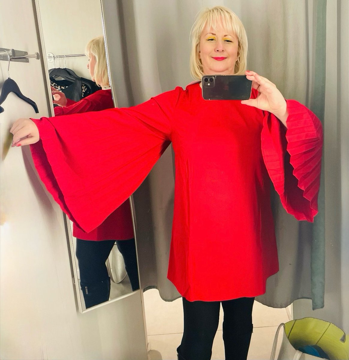 Love my new angelic sleeve dress 🪽😇