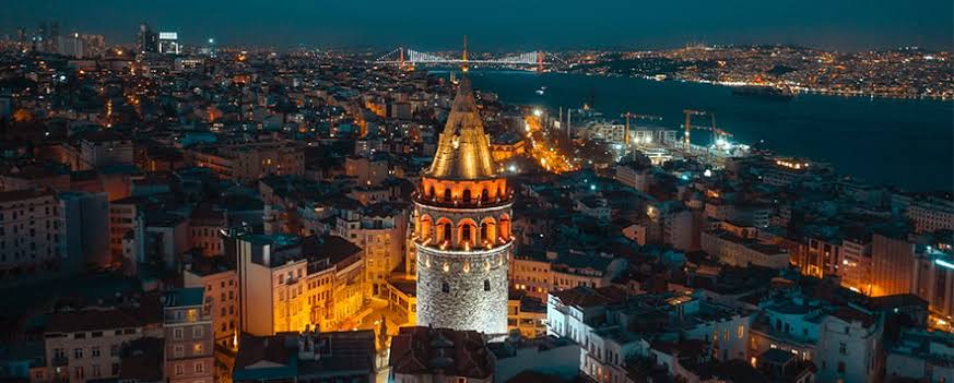 Türkiye'deki en zengin %20'lik grup, toplam gelirin %48.1'ini alıyor.
(TÜİK)