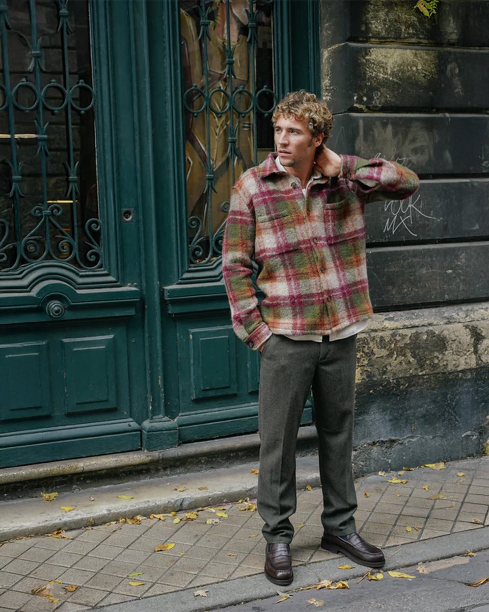 YardsStore's tweet image. Effortless style meets premium comfort with the Portuguese Flannel Parker Overshirt in Bordeaux. Perfect for layering or wearing solo, it’s a timeless piece for any season.

Shop Now: yardsstore.com/collections/la…

#yardsstore #yards #portugueseflannel #menswear