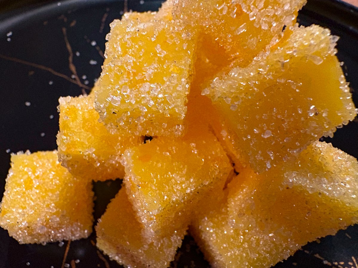 Šodien gatavosim SVĒTKU karbonādes VELTNĪŠUS sarkanvīnā ar sieru un papriku.

Vēl pagatavosim ātro FORELES TARTARU, vienkāršo, bet GARDO OLU LIĶIERI un APELSĪNU ŽELEJAS konfektes!

Ļoti priecāšos par LIKE un SHARE, tas man ĻOTI palīdz!

:)  Ķeramies klāt!

🧵👇