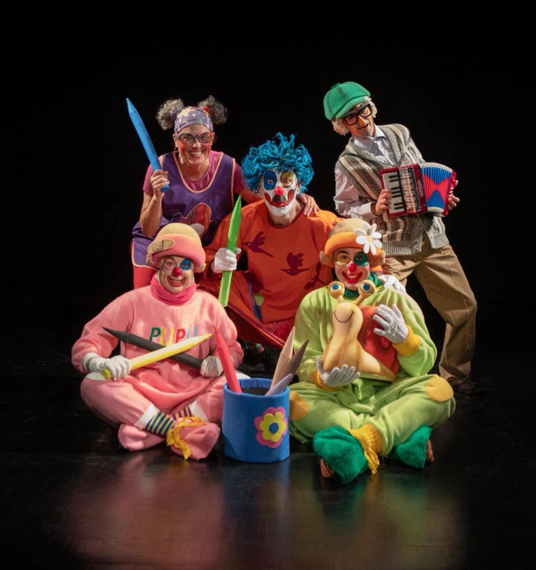 OSTIRALA IRITSI DA!
- ⁠Gaur 27 GASTEIZ (12:00 eta 18:30).
- ⁠Bihar 28 ORDIZIA (16:00 eta 18:30).
- ⁠Astelehena 30 ZARAUTZ (16:00 eta 18:30).
Zatoz irri, kantu eta dantza egitera!
Informazioa eta sarrerak: katxiporreta.eus (agenda).