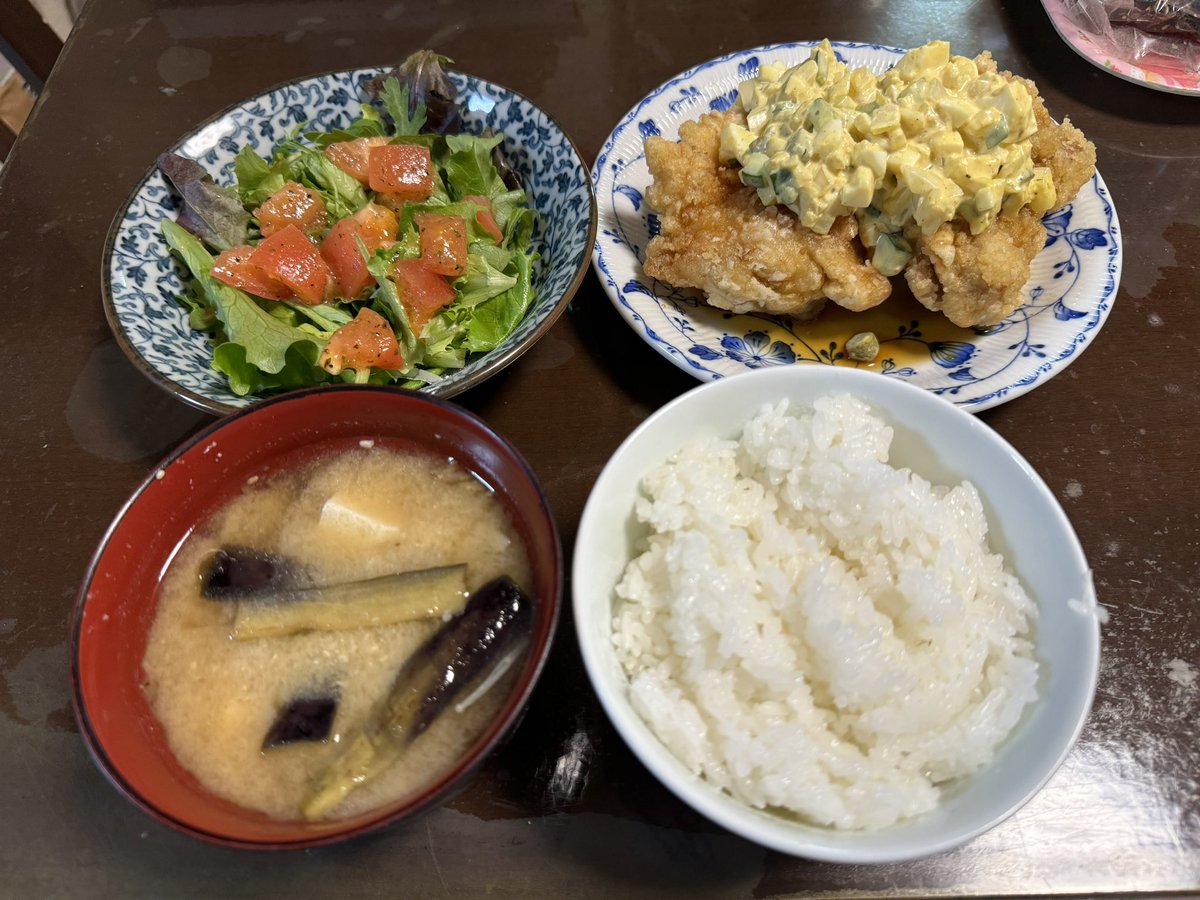 runrun_0710_s46's tweet photo. ひかるちゃんが自炊始めたなら、お姉さんからチキン南蛮リクエストされてるなら、なすびのお味噌汁作ったんなら、やるしかないやろ✌️
これがオタ活、だよね、ひかるちゃん https://t.co/pUDjvBWeFy