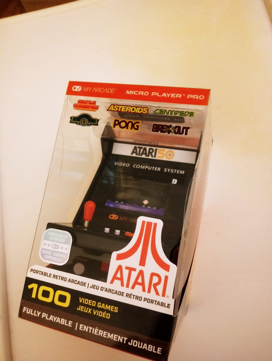 Yılbaşı hediyeleri paylaşmak alışkanlığım değil ama CD Media'nın Atari oyunlarıyla dolu konsol hediyesi kalbimi çaldı. Mutlu yıllar.