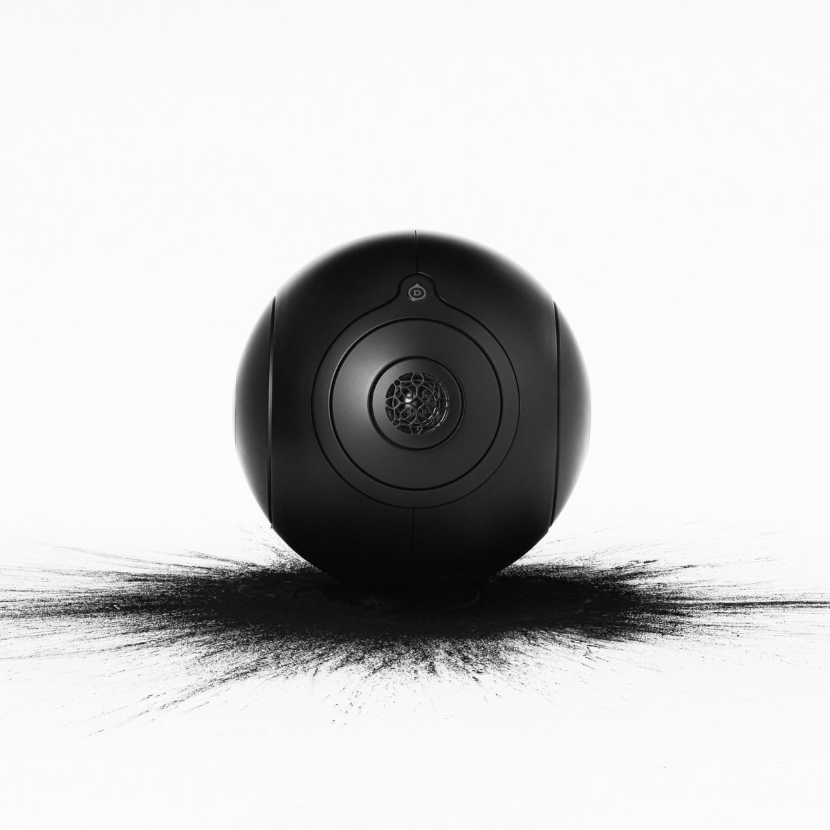 DEVIALET's tweet image. Born to make a mark.

Devialet Phantom I strikes every inch of you with rare precision and impact. There’s nowhere you don’t feel it.

#Devialet #DevialetPhantom