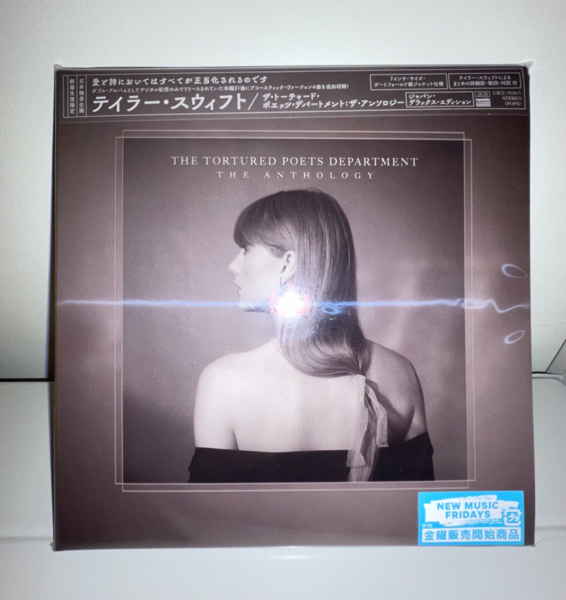 Taylor Swift TTPD デラックス 公式　限定版CD Amazon.co.jp: テイラー・スウィフト－デラックス・エディション (通常