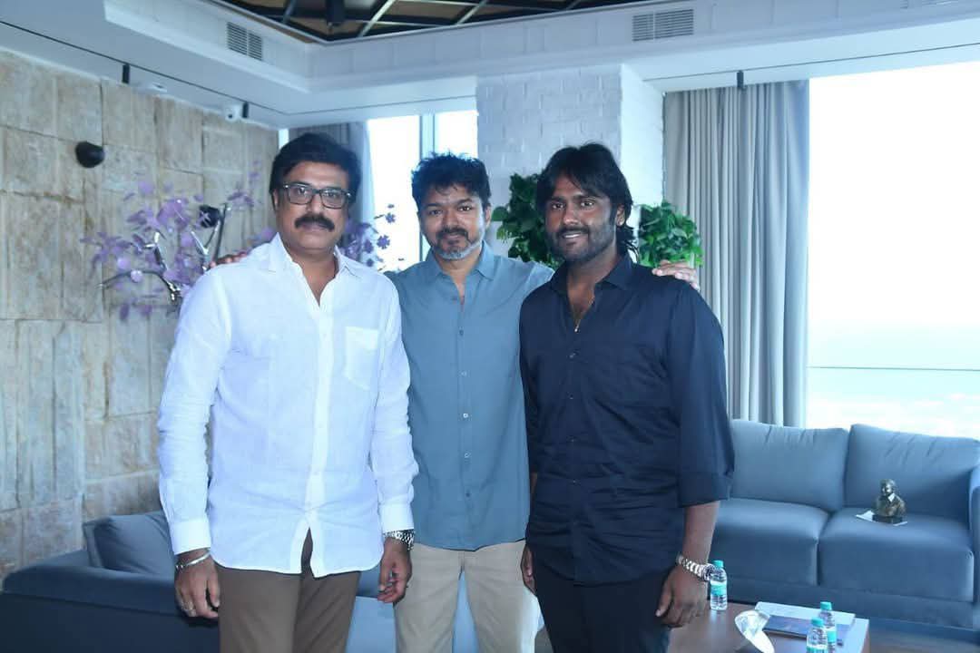 TvmiTnr's tweet photo. தமிழக வெற்றிக் கழக தலைவர் #தளபதிவிஜய் அவர்களை கேப்டன் குரு பூஜைக்கு அழைப்பு விடுத்தார் கேப்டன் மகன் விஜய பிரபாகரன் அவர்கள்.

#தமிழகவெற்றிக்கழகம் #captianvijayakanth #ThalaivarVijay https://t.co/yqRnRDzQNv