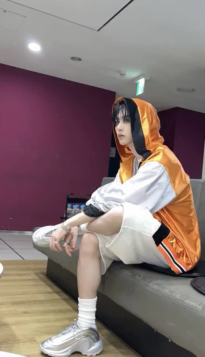 hentaesan's tweet photo. sunk into the couch, wrapped in my orange jacket, just vibing. sometimes you gotta embrace the chill and let the world fade away. this is my moment of swag, where comfort meets style. keep it easy, keep it real. https://t.co/ViiAKgoRe7