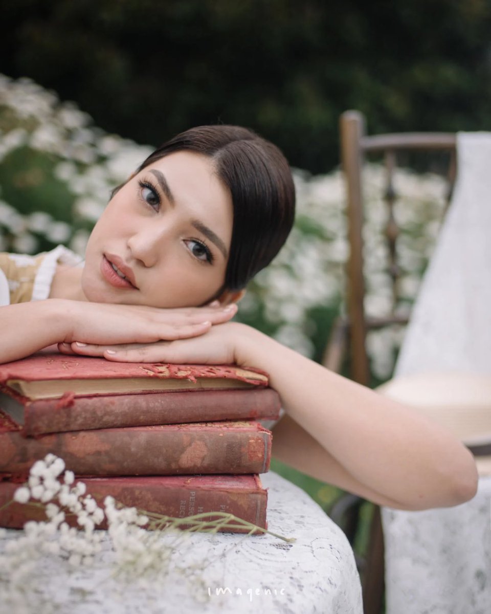 imagenic_'s tweet photo. Beautiful prewedding photos in a field full of flowers💛🌼— https://t.co/4GOGYgaGG0