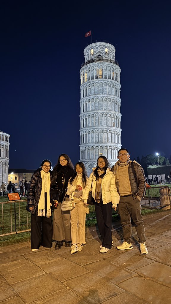 heru_krisna's tweet photo. Tiga Ikon Italy : Menara Miring Pisa (Leaning Tower of Pisa), Trevi Fountain (Fontana di Trevi) , Colosseum (Koloseum). 
Paduan keindahan sejarah, arsitektur, &amp; kebudayaan ! 

#leaningtowerofpisa #trevifountain #colosseum #italy #herukrisna #familytrip #familytime https://t.co/e8NkUenOg2
