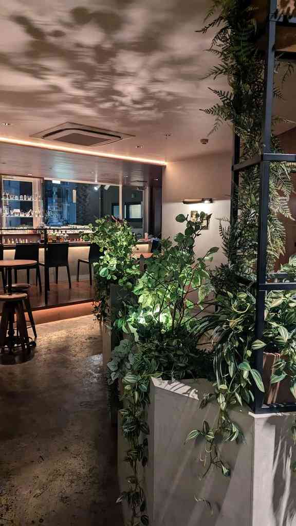 pppt718's tweet photo. 華金🌼🥂
1週間お疲れ様です🙌✨
Barで一息☺️
カクテルでモヒートをオーダーしたよ🍸️🌿
フレッシュミントを丁寧に潰し、ラム・フレッシュライムとサトウキビシロップ使われてるんだって✨
都会の真ん中にテラスもあるから
息抜きに行ってみてね🎵🌃
PR #lacour #梅田バー https://t.co/2GHUoQuCZF