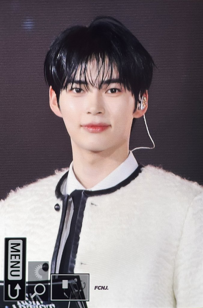 FCNJ_BH's tweet photo. 241227 방콕 AAA preview
王子。

#성한빈 #SUNGHANBIN #成韩彬 #ソンハンビン
#ZB1 #ZEROBASEONE  #제로베이스원 https://t.co/1B1PNOOpPx