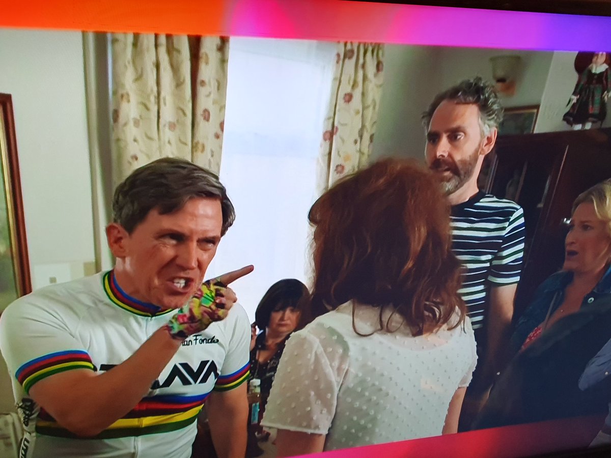 Watching Rob Brydon's (aka Bryn's) stereotyped portrayal of an amateur cyclist (a MAMIL even) on #GavinAndStacey made me chuckle. The helmet-cam, replica world champion's jersey, it did happen cos it's on Strava, the angry cyclist...trope-tastic! Where did he get the mitts from?