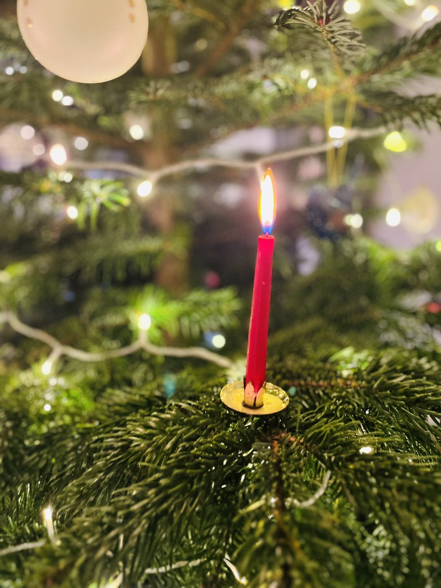 Frohe und gesegnete Weihnachten und ein friedliches Weihnachtsfest voller Wärme und Zuversicht.
Das Beste erwarten und mutig, stark und beherzt das eigene Beste dazutun.
Möge der Geist von Weihnachten die Herzen erfüllen.