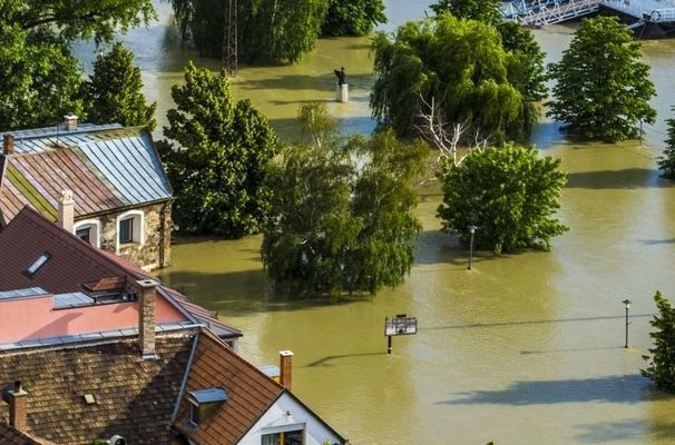 🔔 Dikes won’t do: why Europe is failing to reduce flood risks 

🌊 This blog explores why Europe’s reliance on hard infrastructure isn't reducing flood risks—and why we need more nature-based and adaptive solutions to protect communities in the long run.

bit.ly/49J8OTg