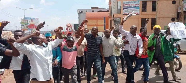 NungaKelvin's tweet photo. Manyatta mp @Gitonga_Mukunji leads demonstrations in Embu demanding release of #FreeBillyMwangi and others #FreeKibet #FreePeterMuteti https://t.co/XyseKh1wdM