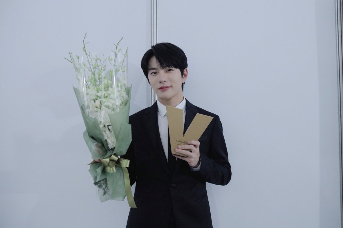 CHOIBOMINTL's tweet photo. Choi Bomin's Awards 🏆

1. 2019 VLIVE AWARDS V HEARTBEAT | Favorite Web Series Actor
2. 2019 KBS Entertainment Awards | Best Couple (w/ Shin Yeeun)
3. 2024 Asia Artist Awards | Potential Awards https://t.co/WtGeLWeVBh