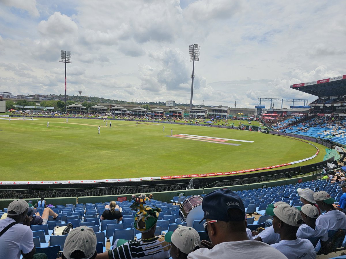 LloydChikari's tweet photo. Boxing day cricket with @briangoredema #savpak https://t.co/3A0xN7Qcs7