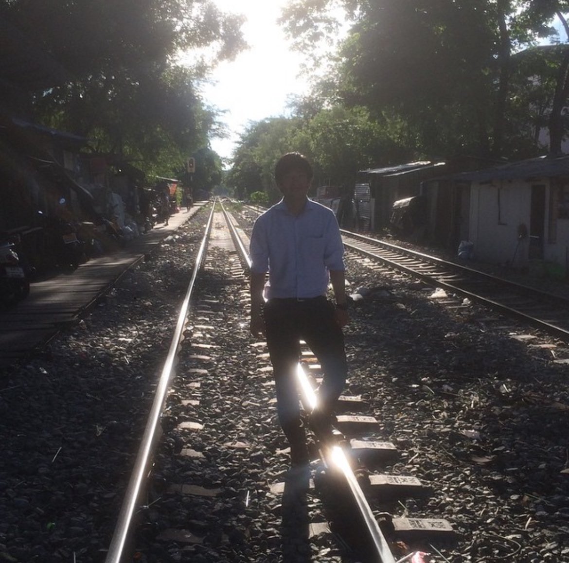 Kentyeigo's tweet image. 𝕏始めて、3ヶ月！交流させてもらえる機会も増えて嬉しい限りです。更に知って貰うために自己紹介をします。

名前：けんと 
年齢：33
身長：176cm
本業：独系外資IT営業(8年目)
年収：1545万 (2024)
留学：シカゴ1年・マーケティング専攻。
出張：海外 年4回、 (17ヶ国 40都市超)…