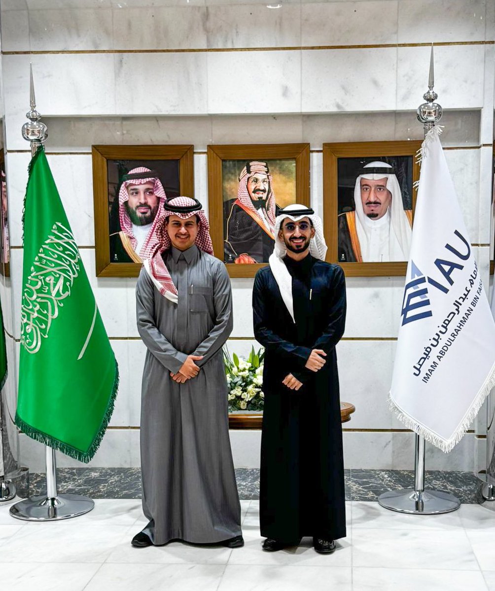 kaldubaikel's tweet photo. في ليلة ِتقديرٍ ووفاء، كان عنوانها:
"طبيب وإنسان، جندي في الميدان، قائد وربان"
منذ ٤ عقود في الجامعة، بدأها كطالب وختمها رئيسًا للجامعة، نحتفي بمعالي رئيس جامعة الإمام عبدالرحمن بن فيصل السابق/ أ.د. عبدالله الربيش، تقديرًا لعطاءه وإنجازاته التي قدَّمها للجامعة.
#مسيرة_إنجاز https://t.co/WaAeRr0aYo