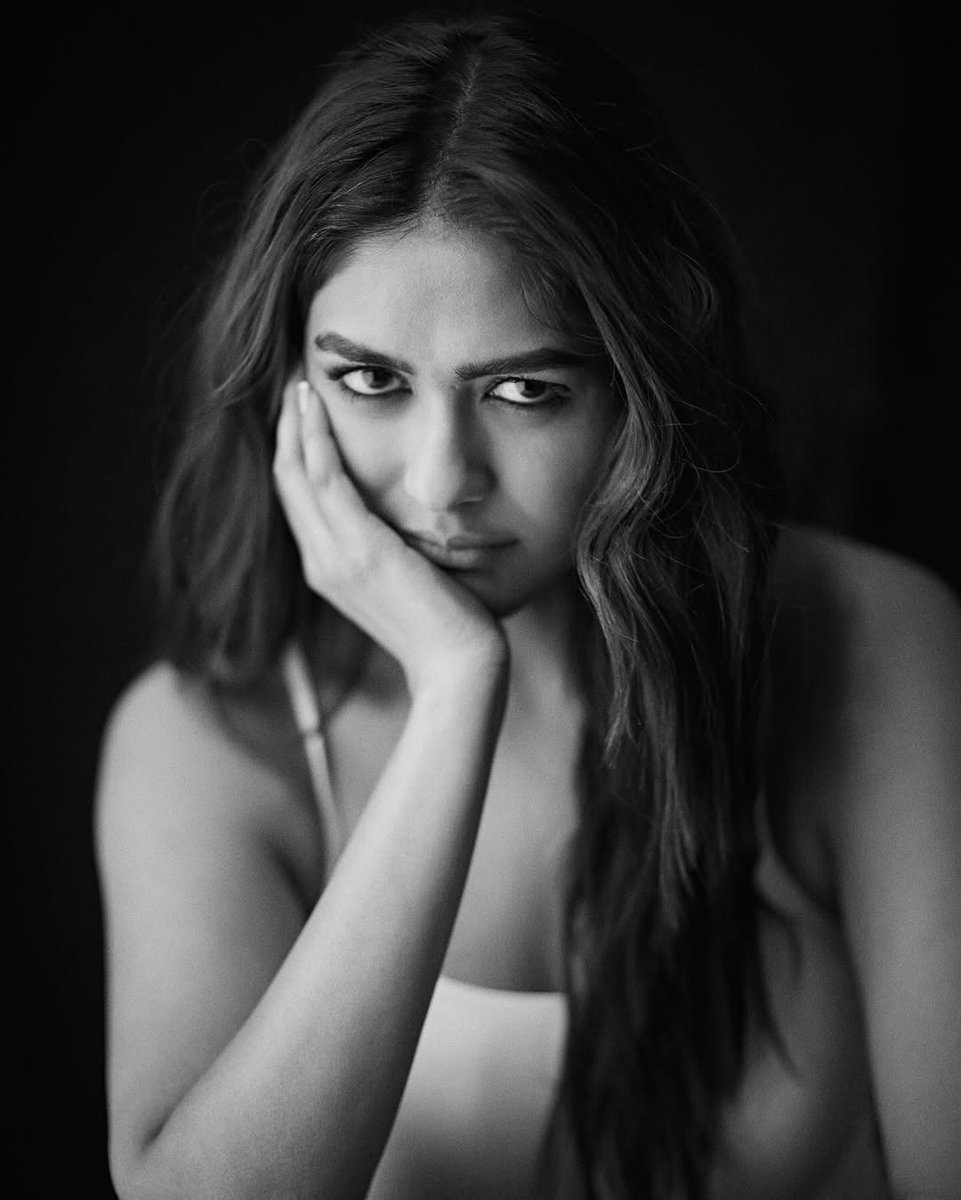 mid_day's tweet photo. Serving beauty, grace, and elegance—Mrunal Thakur owns the spotlight!
#mrunalthakur #BoldandBeautiful #FramePerfection #StyleGoals #EtherealBeauty #IconicLook #bollywood #entertainment #EntertainmentBuzz #MiddayEntertainment https://t.co/CgaKSpeSfE