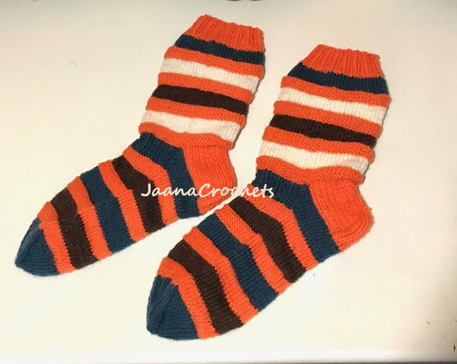 Here are the woollen socks I knitted for the Christmas gifts 🎁. 
Two ones for my friends and other two for my brothers.
#JaanaCrochets #JaanaAlsoKnits #JaanaVirkkaa #JaanaMyösKutoo #knitted #neulottu #woollensocks #christmasgifts #villasukat #joululahjat