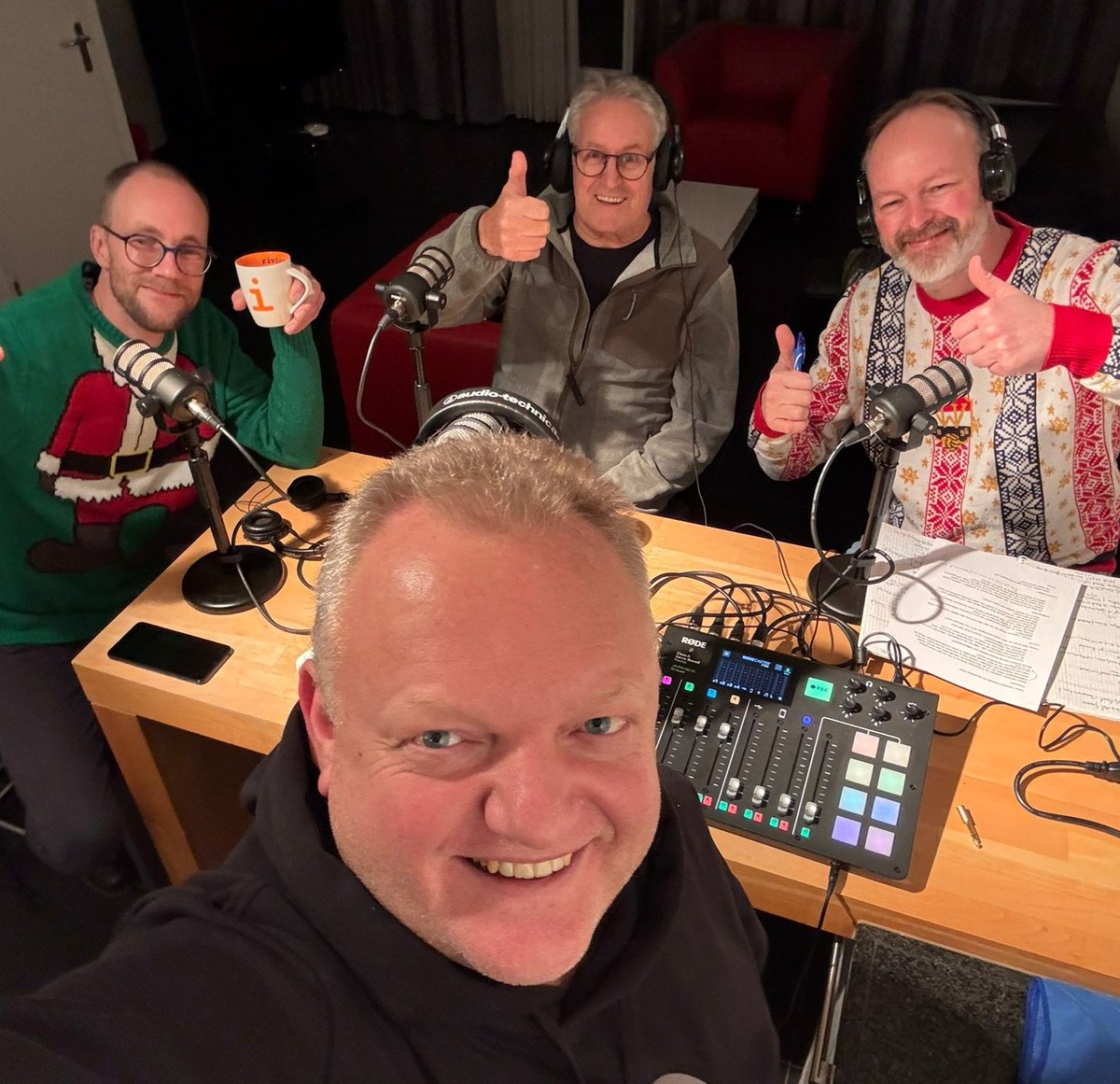 PodcastDeCross's tweet image. De kerst zit erop! Tijd om uit te buiken dus! Maar het is ook tijd om onze laatste @PodcastDeCross te beluisteren! Dit keer spraken we Mees Hendrikx! Een topcrosser in vorm! Luister hier: 
open.spotify.com/episode/7Csda9…

#cyclocross #CXWorldCup #Gavere #vestingcross