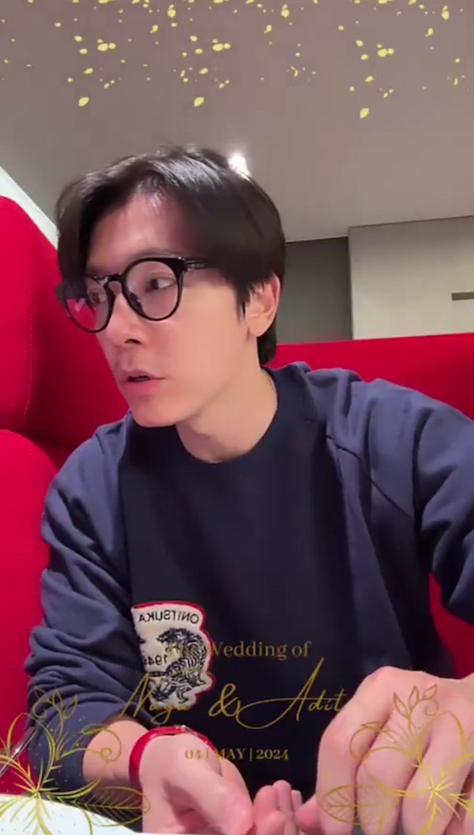 haewookfocus's tweet photo. EH KONYOL BGT 😭😭 Donghae ngelive di ig, trs pilih filter random dan dia pake filter nikahan orang 😭😭😭😭😭😭😭 congrats mba naya mas adit 😭😭😭😭😭😭😭 https://t.co/NXqun4Op8n