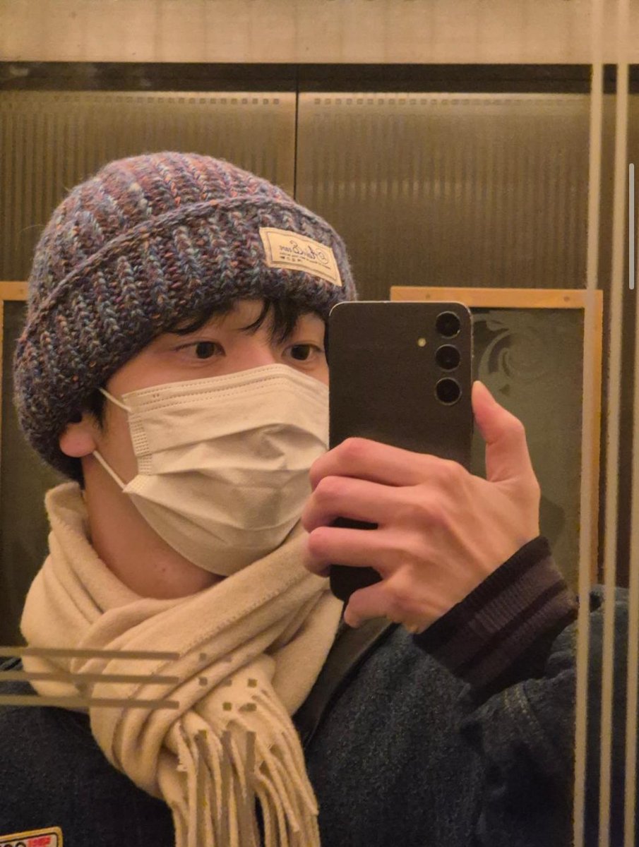 kchartsmaster's tweet image. TXT’s SOOBIN shares update on Weverse.