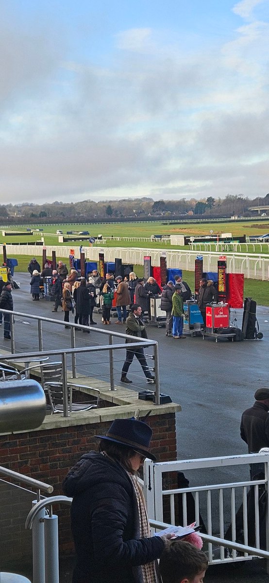Early doors <a href="/WetherbyRaces/">Wetherby Racecourse</a> <a href="/janehazell/">jane hazell</a> are you working today?