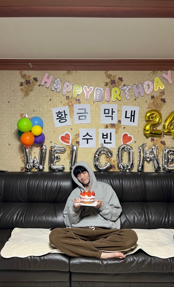 yeonbinrecs's tweet image. hoje é meu aniversário !!!