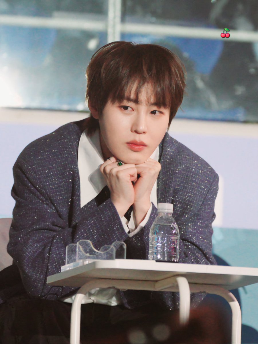241227 프로젝트7 파이널

우리 떵웅 디렉터님 귀엽고 머찌고❤️

#하성운
#HASUNGWOON
<a href="/gooreumseng/">하성운</a>