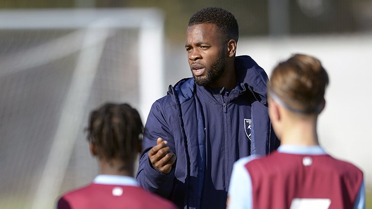 Happy 36th Birthday to <a href="/Official_ZHines/">Zavon Hines</a> who played 31 games for West Ham scoring 3 goals, which would have been a lot more but for injury. After one year long injury he made a sub comeback in the League Cup 4-0 win v Man United in Nov 2010. Zavon is now coach at The Academy ⚒️