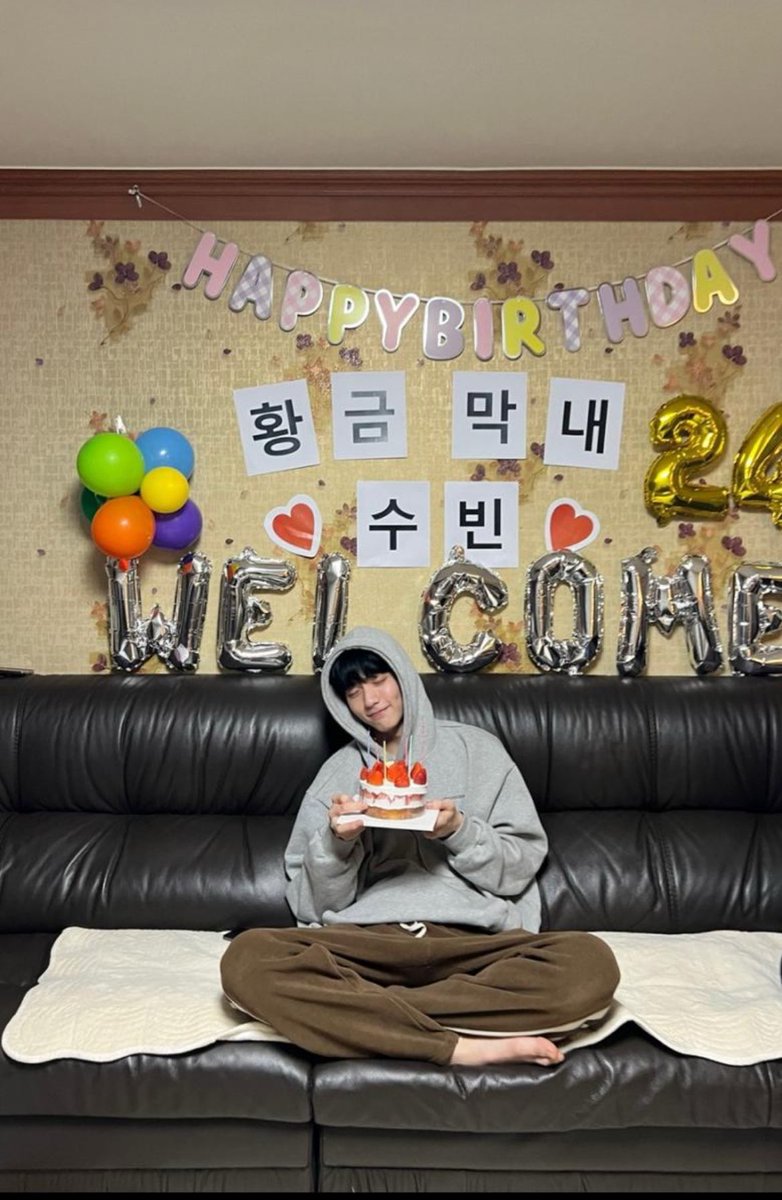 TXT_DailyNews's tweet photo. Retweet + reply !! 

WE MISS YOU SOOBIN
HAPPY BIRTHDAY SOOBIN
#SOOBIN #TOMORROW_X_TOGETHER @TXT_members https://t.co/D7MUTmMP8N