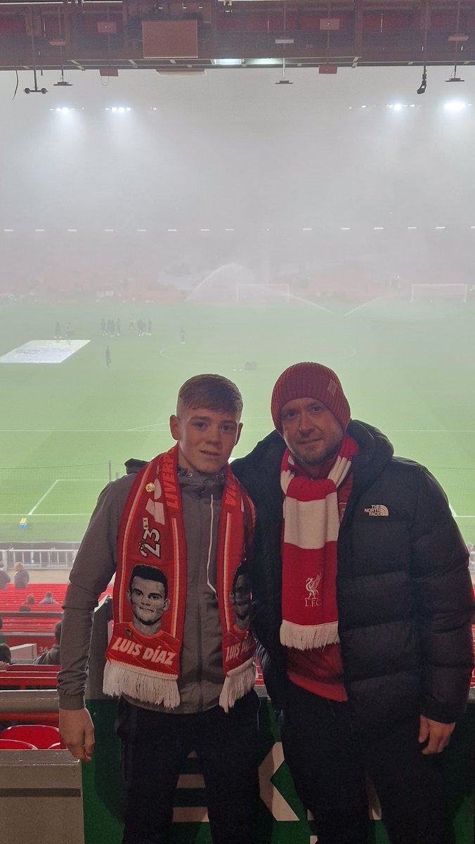 StevenCraig206's tweet photo. After a difficult time for me, it was a special feeling being back last night with my lad. Great night! #memories #lfc #topoftheleague https://t.co/NCIRpMzVJ6