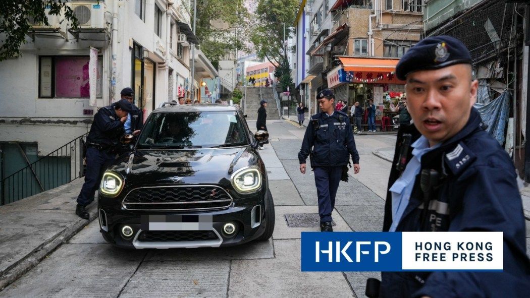 hkfp's tweet photo. Hong Kong police deploy around independent book fair as attendees stopped and searched 

🔗 https://t.co/u8N9rp1e1u https://t.co/vwA4x8LYT8