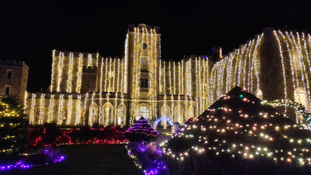 technocratX's tweet photo. Support your beautifully decorated local castle. 😃 #powderham https://t.co/sxRMTN0Yfx