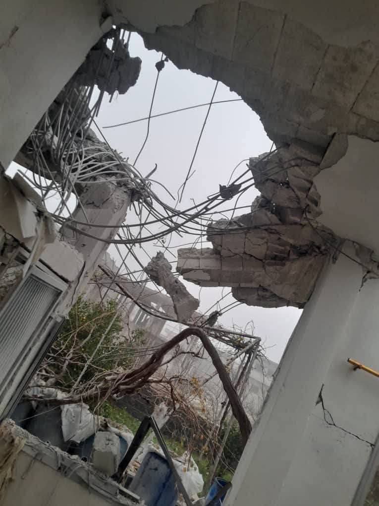 Ali8i31's tweet photo. اثار الدمار بقرية خربة حمام العلوية بريف حمص، بعد استهدافها من قبل العصابات الاجرامية يوم امس مما اسفر عن استشهاد واصابة عدد كبير من الطائفة العلوية https://t.co/TXyBZ4TtaM