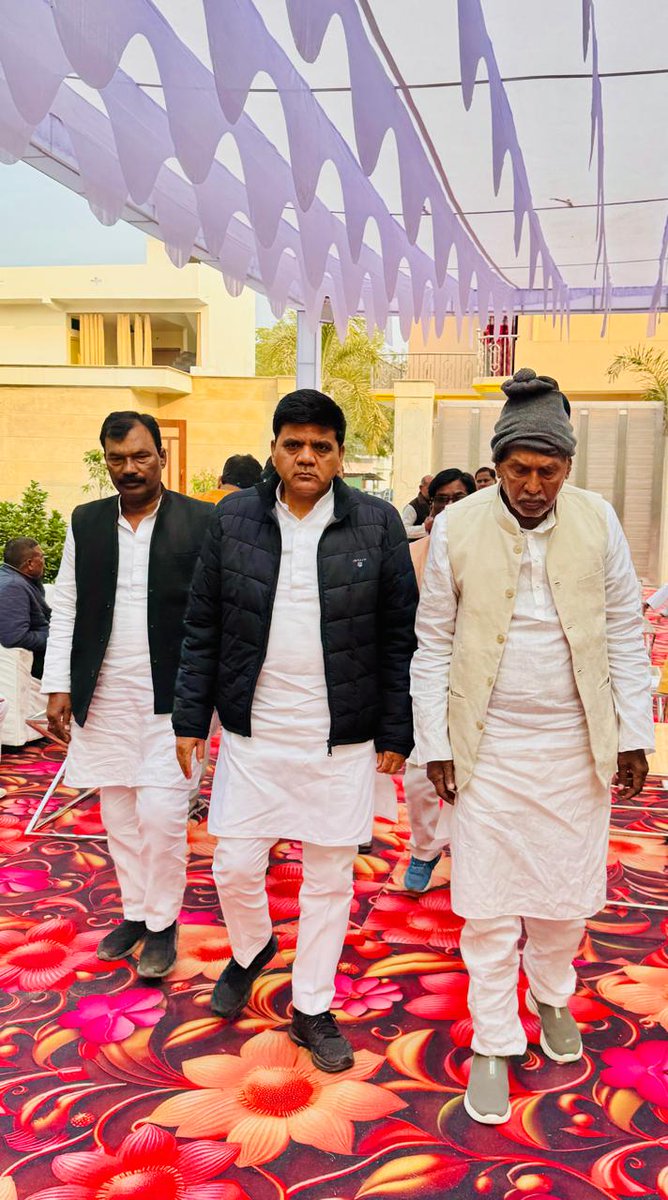 पूर्व राज्यपाल आदरणीय श्री फागू चौहान जी की पत्नी के निधन पर उनके आवास जाकर श्रद्धासुमन अर्पित किया ।
ईश्वर पुण्यात्मा को अपने श्री चरणों में स्थान दें।