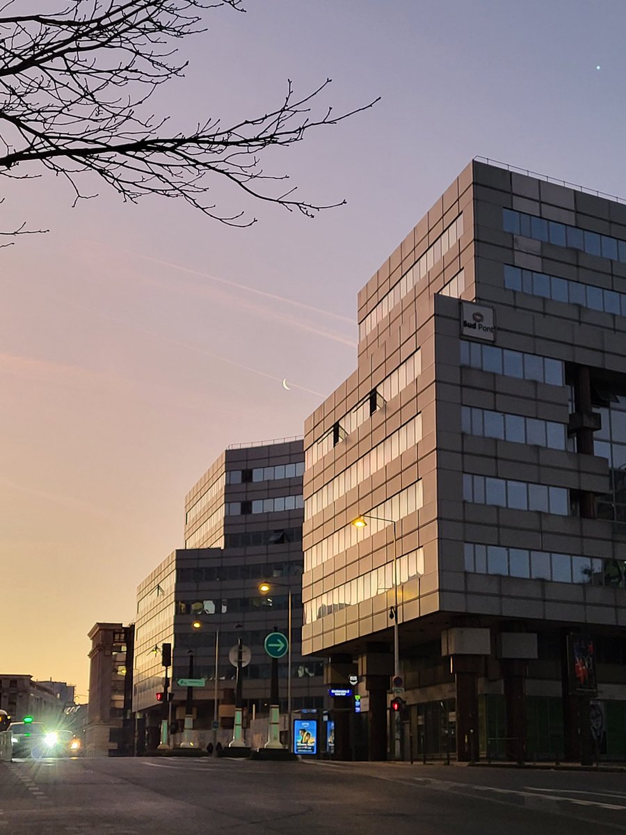 Nuagedeparis1's tweet image. #indecisive #indecision 
#recap2024 🌄🏢🌆🚌🚕🌳
Je ne sais pas quelle photo je préfère ! #leverdesoleil .  //  I can't decide which is my favorite! #sunrise.
#Paris, ce matin. // this morning