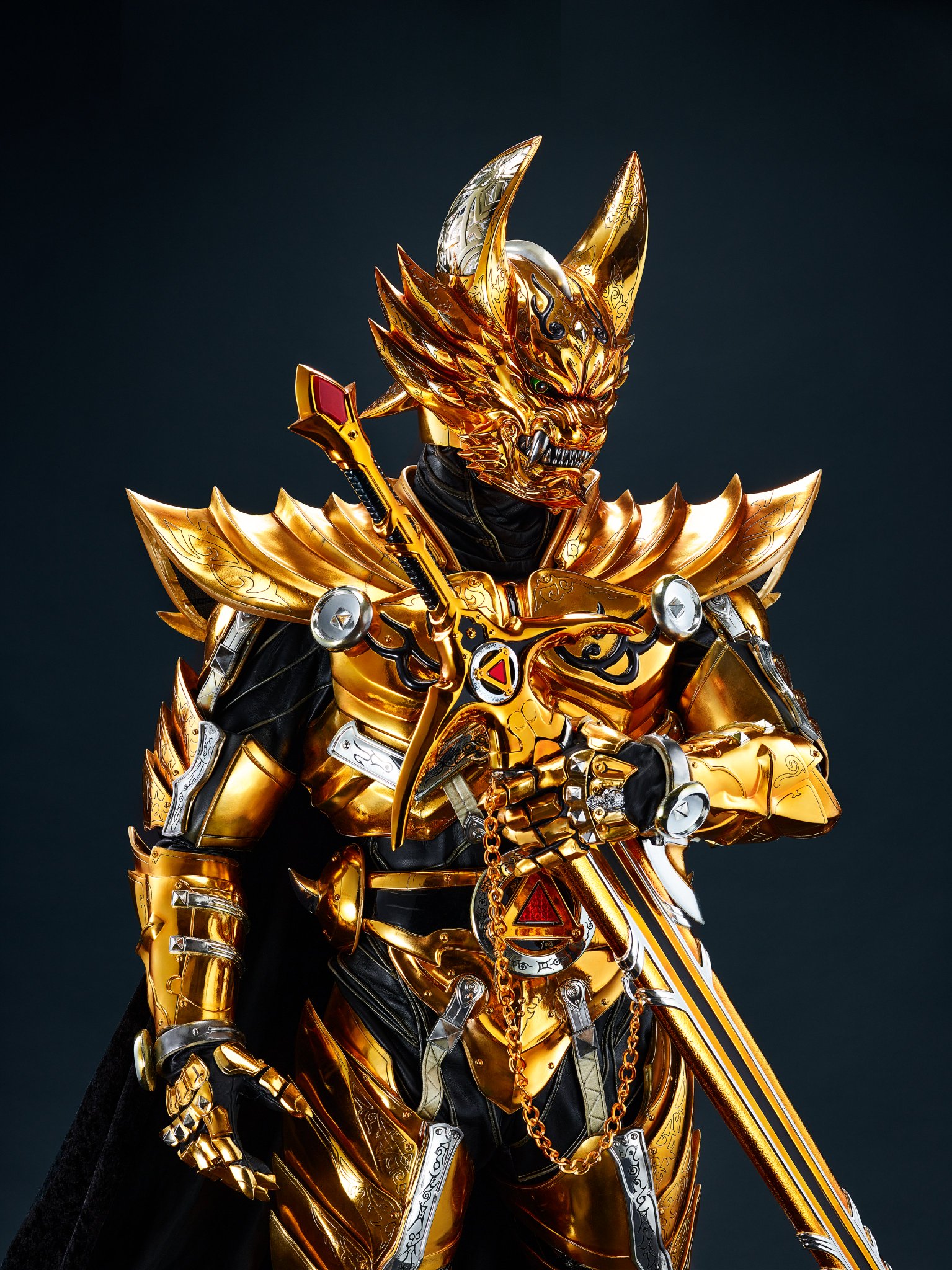 牙狼 GARO Amazon.com: S.I.C. Ultimate Silver Knight Garo action figure