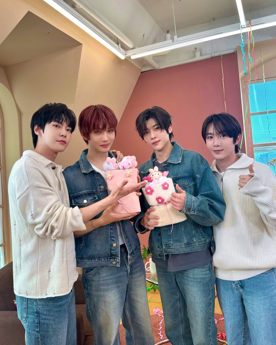 NCTsmtown's tweet photo. 🐰🦭 ••📡⚡️•• 🐹🌷

#NCT #어사즈 #Awsaz 
#어색하지만_괜찮아
#JISUNG #SION #DOYOUNG #RYO
#NCT127 #NCTDREAM #NCTWISH https://t.co/iZ0fV8SnkE