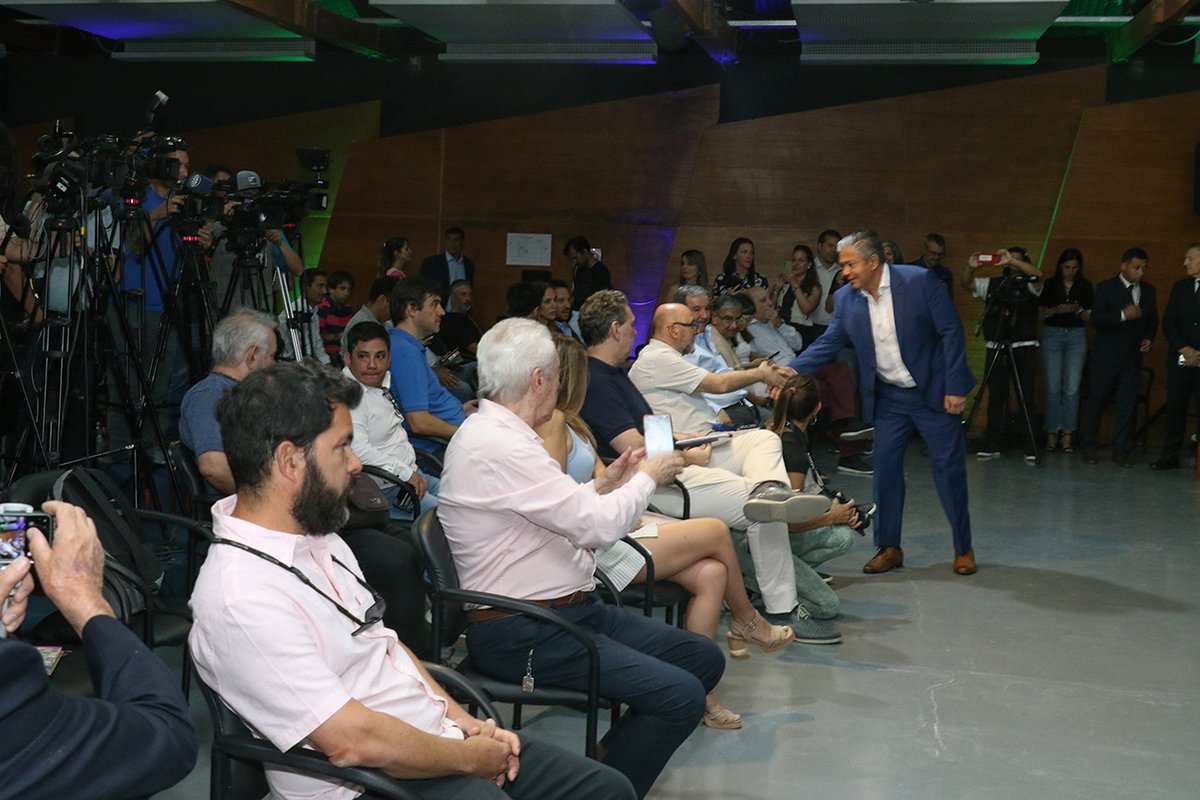 Rolo_Figueroa's tweet photo. PRIMER AÑO DE GESTIÓN: BALANCES Y PROYECCIONES

Llevamos a cabo un encuentro con la prensa para compartir los logros alcanzados durante este año y presentar los objetivos trazados hacia 2025.

En el contexto de la Argentina actual, reafirmamos nuestro compromiso como un Estado que planifica. Neuquén requiere obras que impulsen su desarrollo, y esas acciones nos permitirán gestionar en función de las necesidades concretas de nuestra provincia.