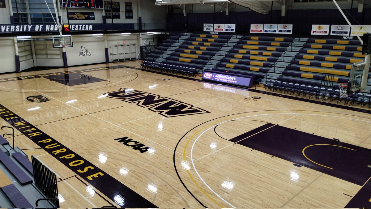 TheMikePeden's tweet photo. Got here early enough to snap an #emptygympic, but it won't stay that way for long. I start Day 2 of my holiday hoops marathon at the @BreakdownUSA Capitol City Classic. We're live at 9:30 on @NSPNminnesota! #mshsl https://t.co/PFdONsLCiQ