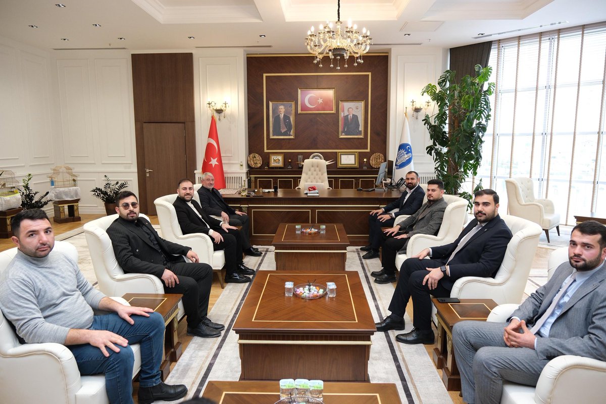 HibrahimASGIN's tweet photo. AK Parti İl Gençlik Kolları Başkanımız Onur Civan ve yönetimi, belediyemizde konuğumuzdu. 

Geçtiğimiz hafta sonu gerçekleşen kongrede güven tazeleyen Başkanımıza ve yönetimine nazik ziyareti için teşekkür ediyor, görevlerinde muvaffakiyetler diliyorum. https://t.co/A5yK3SeKxV