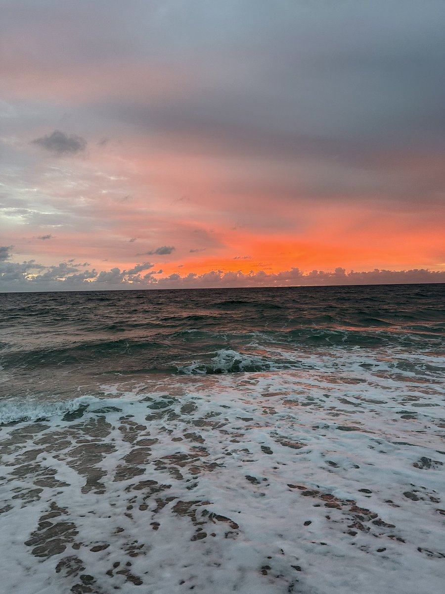 jalexandregrp's tweet photo. God’s art #sunrise https://t.co/GeuM6V25To