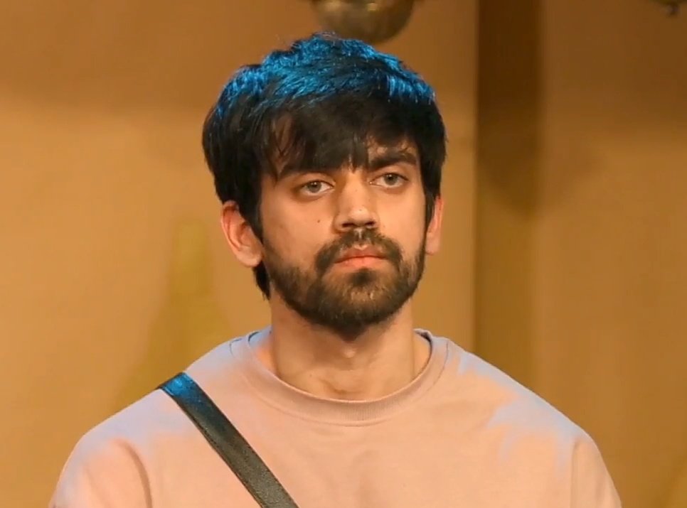 UsamaWrites80's tweet photo. How easy it is to character assassination any boy and blame him. Everyone can see that clear tears are visible in Avinash eyes.
#AvinashMishra #AvinashMishra𓃵 #Avinashians #TeamAvi #BiggBoss https://t.co/O8YizW5ESm