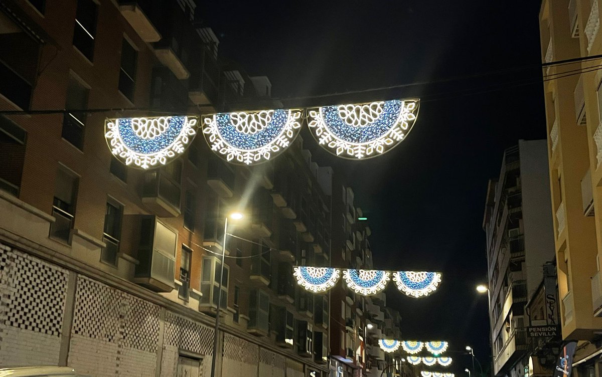 Mr_SanGar93's tweet photo. Iluminación de Navidad de Úbeda 2024-2025, instalada por Iluminaciones Jesús Nazareno. #iluminación #alumbrado #navidad #Úbeda #lucesdenavidad #luces #alumbradonavideño #Christmas #citylights #lucesnavidad #christmas2024 #Feliznavidad 

Fotos realizadas por @Jrpec_21 https://t.co/a9HLC1eROE