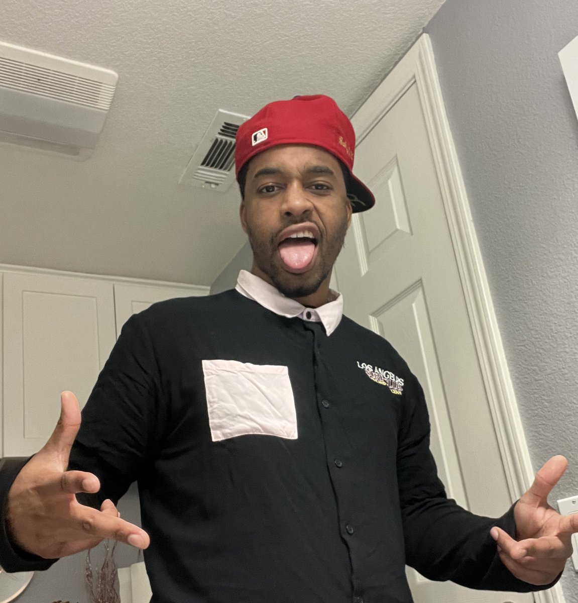 upliftjames's tweet photo. Bathroom pics w/ the best lighting 🙇‍♂️ https://t.co/IGeGzPf0TW