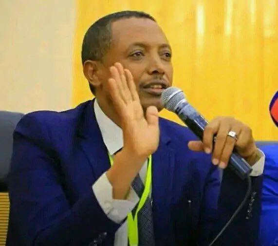 dagmawi_belay's tweet photo. Let’s face it የዚህ ሰውዬ ነገር ከጥቅሙ ጉዳቱ እያመዘነ የመጣ ይመስለኛል::  የጎንደር ህዝብ ከሰሊጡም ከጥጡም እርሻ ተጠቃሚ አልሆነም:: ተጠቅሚዎቹ እነ ዝናሽ እነ አገኘው እነ መላኩ ናቸው::  በፋኖ ነፃ የተደረገን ግዛት እያስተዳደሩ ፋኖን የሚወጋ መከላከያ ፋኖን የሚወጋ ሚልሻና ዘብ ማሰልጠን ማስተባበር አይቻልም::  አቶ ደመቀ ዘውዱና ስብስቡ ከወልቃይት መባረረ አለባቸው;: He is very dangerous person! የ አብይpocket ውስጥ ያለ የውስጥ አርበኛ ነው::